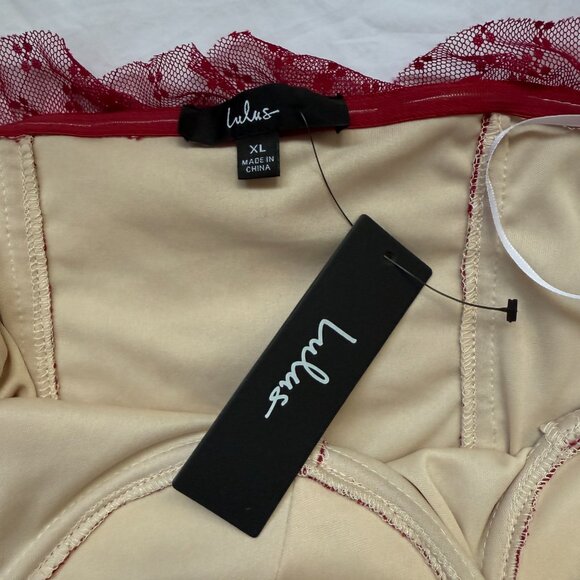 NWT Lulus women's red bustier bodysuit, strapless, lacy size XL - Picture 3 of 4